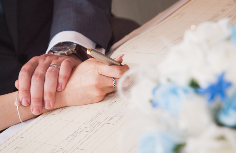 Tại Sao Cần Dịch Vụ Chứng Hôn Chuyên Nghiệp?
